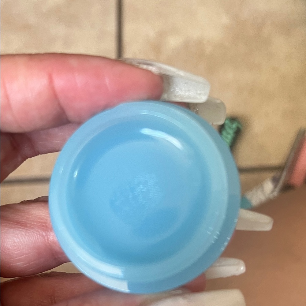 e.l.f. Skin Blue Container - Picture 4 of 4